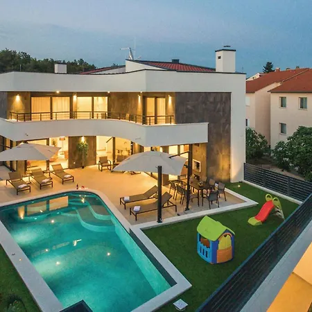 Amazing In Biograd With Kitchen Biograd Na Moru