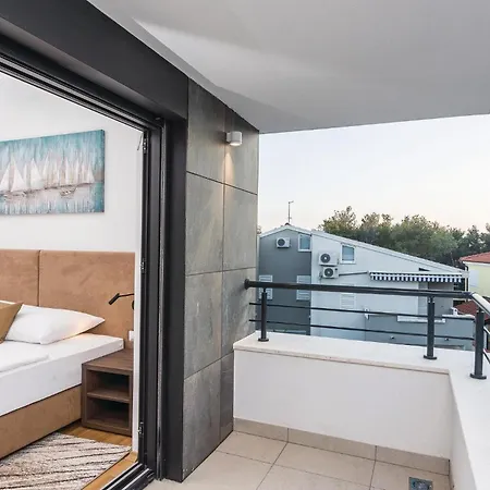 Amazing In Biograd With Kitchen * Biograd Na Moru
