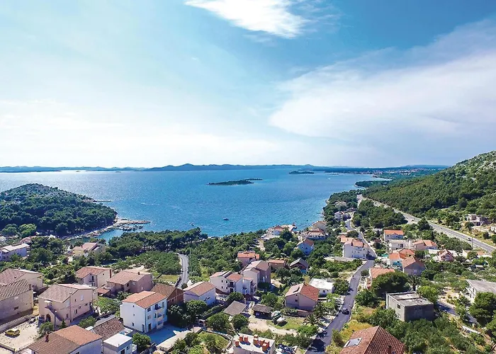 Amazing In Biograd With Kitchen 펜션 *