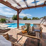 Σπίτι διακοπών Luxurious In Biograd With Sauna *