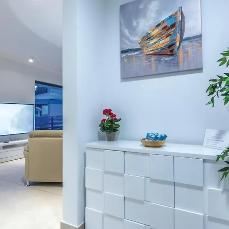 Vakantiehuis Luxurious In Biograd With Sauna Biograd Na Moru