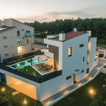 Vakantiehuis Luxurious In Biograd With Sauna Biograd Na Moru