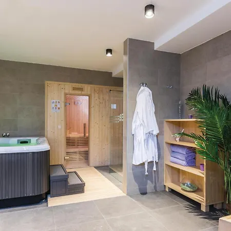 Vakantiehuis Luxurious In Biograd With Sauna