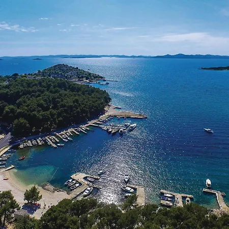 Vakantiehuis Luxurious In Biograd With Sauna *