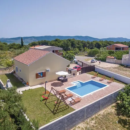 Vakantiehuis Luxurious In Biograd With Sauna