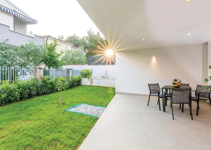 別荘 Amazing In Biograd With Kitchen