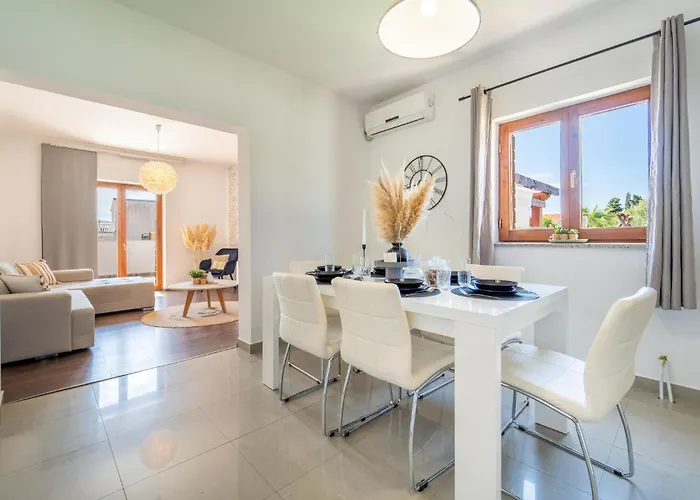 別荘 Amazing In Biograd With Kitchen ビオグラード・ナ・モル