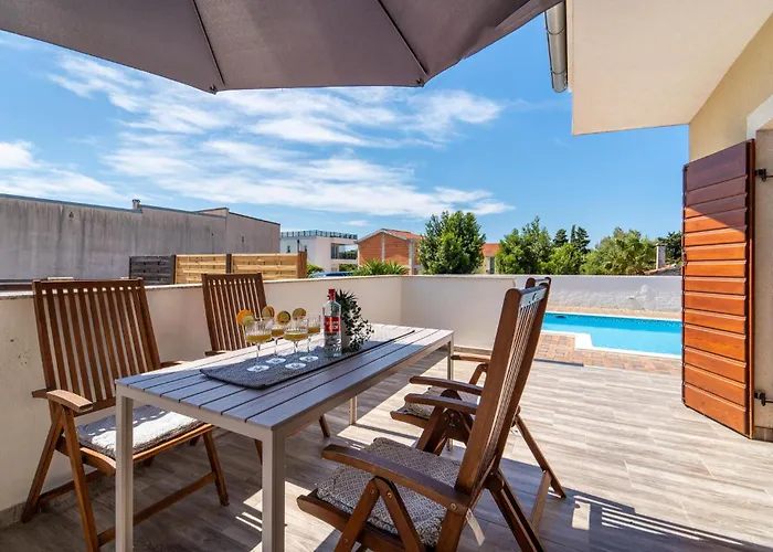 別荘 Amazing In Biograd With Kitchen