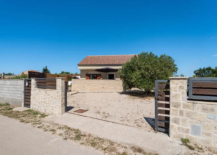 別荘 Amazing In Biograd With Kitchen ビオグラード・ナ・モル