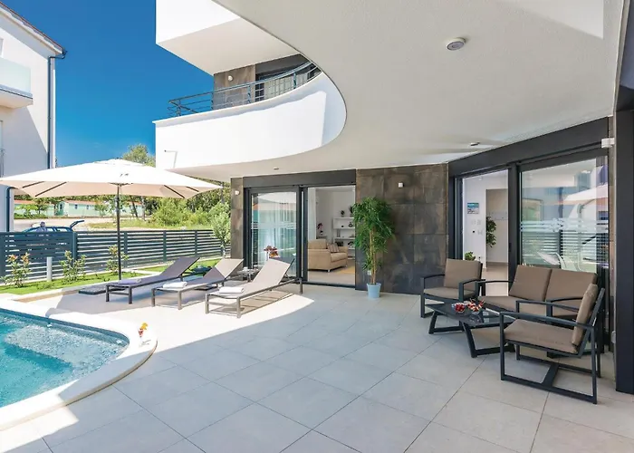 別荘 Amazing In Biograd With Kitchen