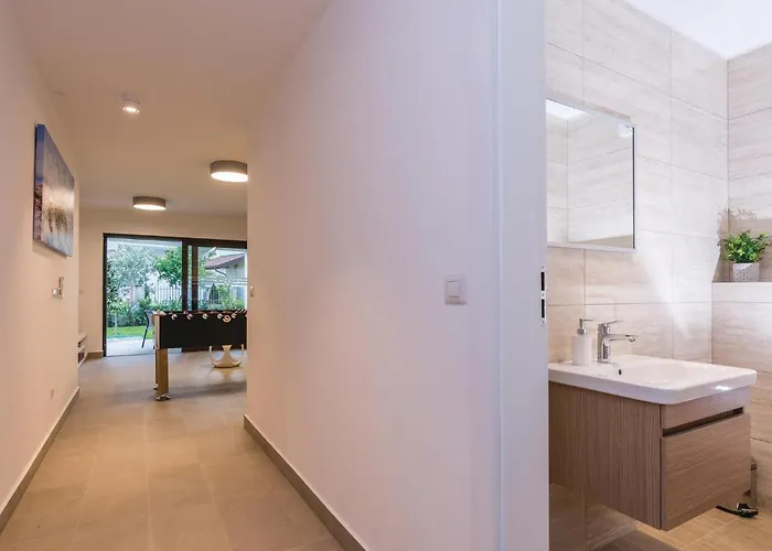 Amazing In Biograd With Kitchen 別荘 *