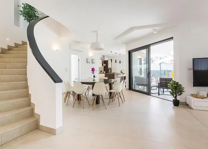 Amazing In Biograd With Kitchen Vakantiehuis