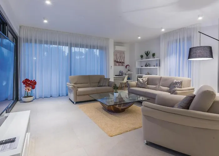 別荘 Amazing In Biograd With Kitchen