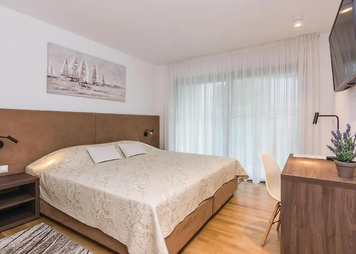 Amazing In Biograd With Kitchen Biograd Na Moru