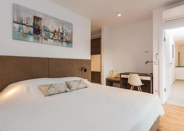 Amazing In Biograd With Kitchen Vakantiehuis