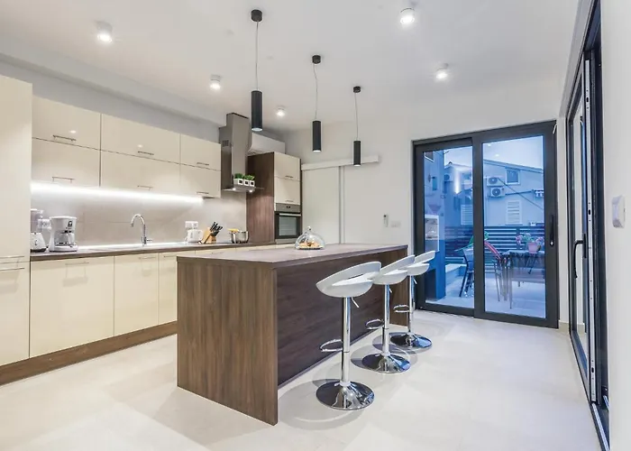 Amazing In Biograd With Kitchen 別荘 *