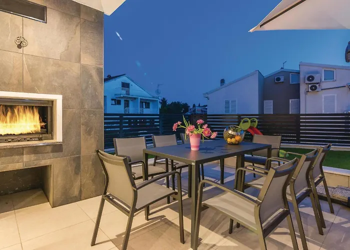 Vakantiehuis Amazing In Biograd With Kitchen
