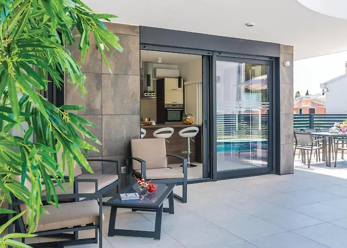 別荘 Amazing In Biograd With Kitchen *