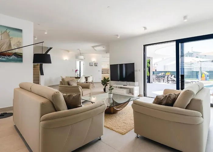 別荘 Amazing In Biograd With Kitchen